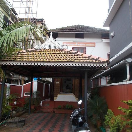 Guruvayur Bunglow Hotell Exteriör bild