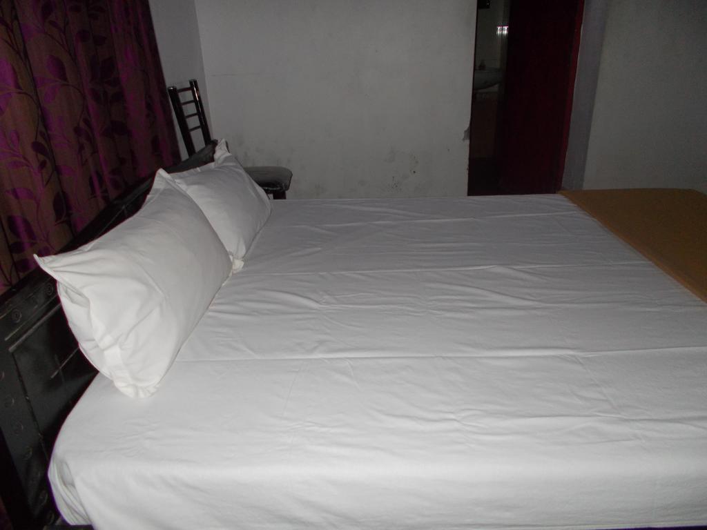 Guruvayur Bunglow Hotell Exteriör bild