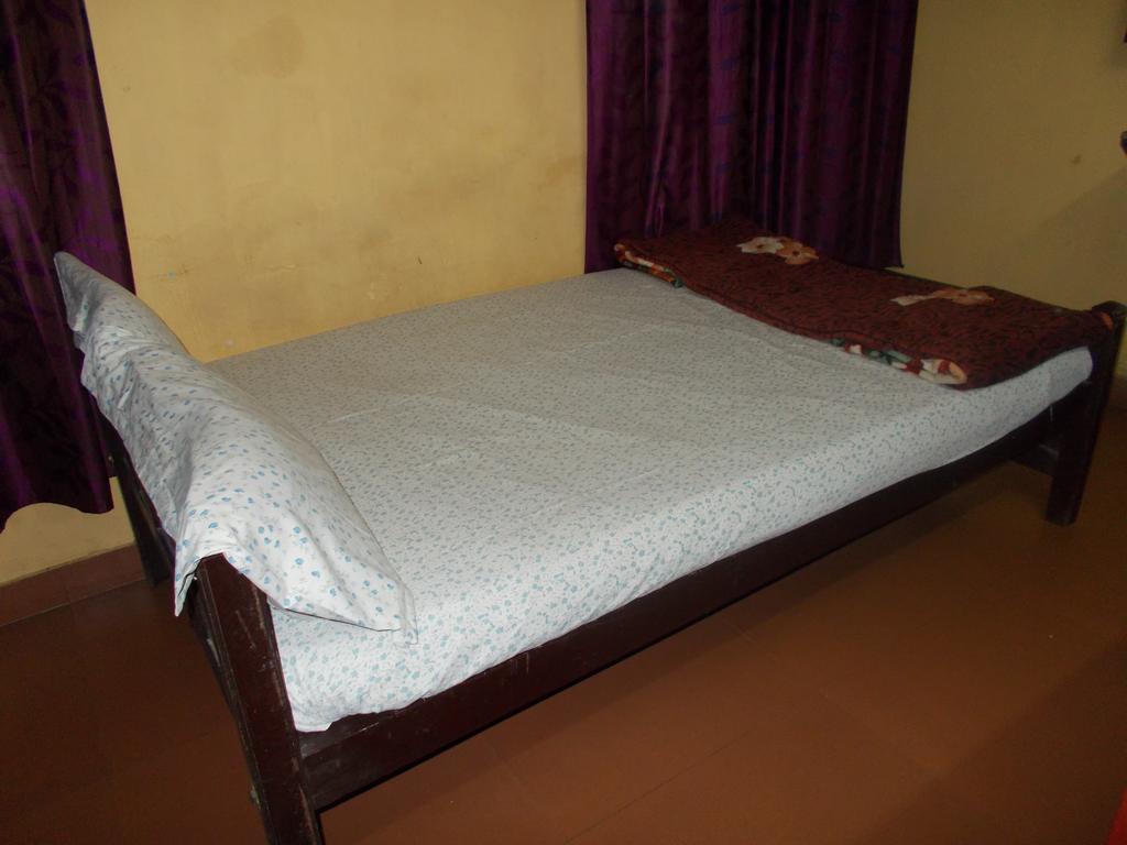 Guruvayur Bunglow Hotell Exteriör bild