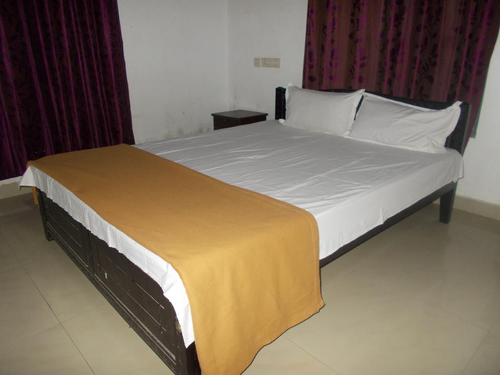 Guruvayur Bunglow Hotell Exteriör bild
