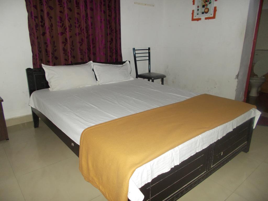 Guruvayur Bunglow Hotell Exteriör bild