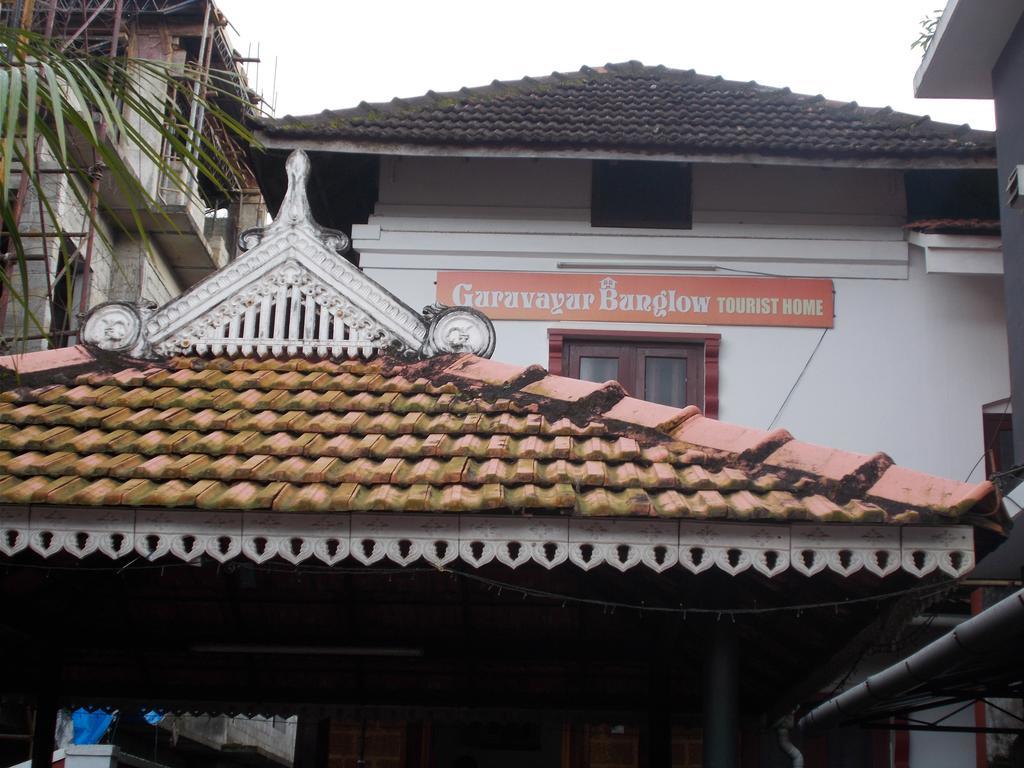 Guruvayur Bunglow Hotell Exteriör bild