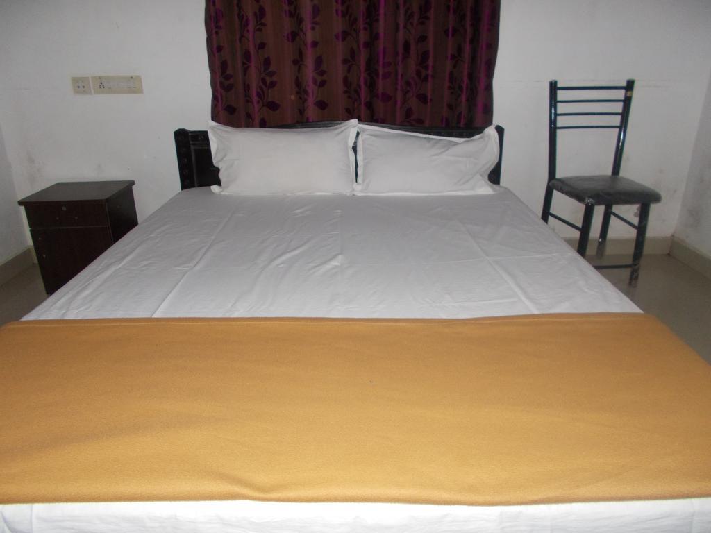 Guruvayur Bunglow Hotell Exteriör bild