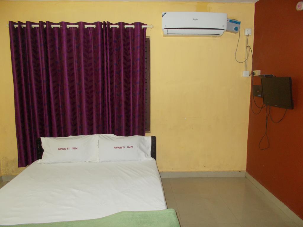 Guruvayur Bunglow Hotell Exteriör bild