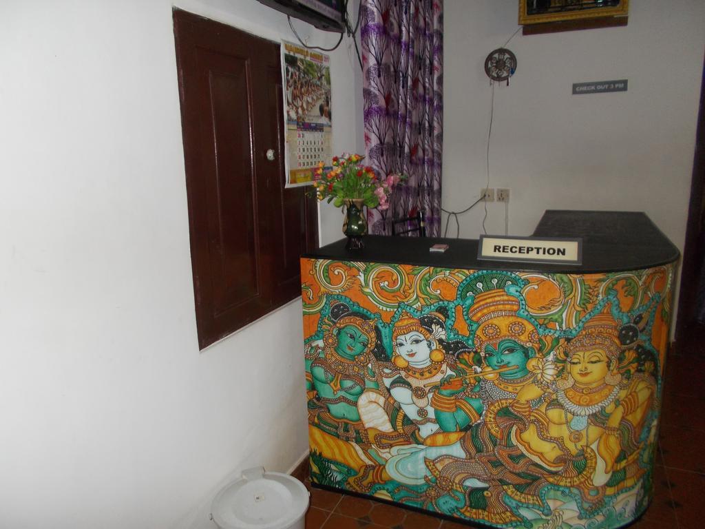 Guruvayur Bunglow Hotell Exteriör bild