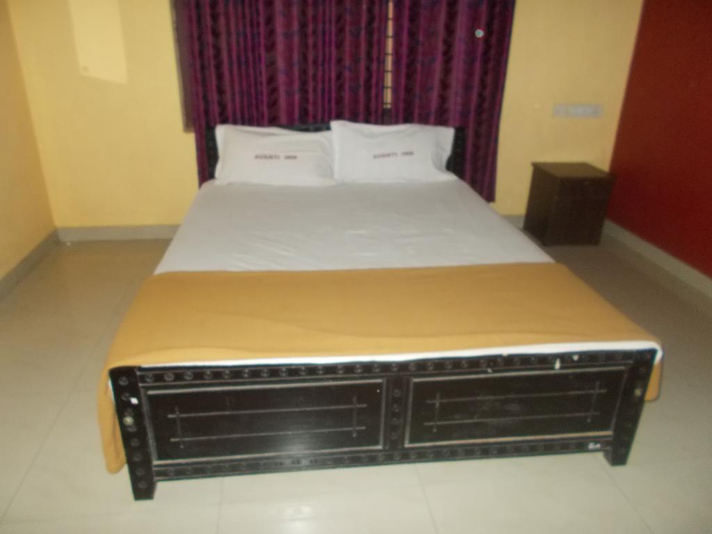 Guruvayur Bunglow Hotell Exteriör bild