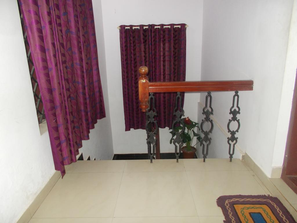 Guruvayur Bunglow Hotell Exteriör bild