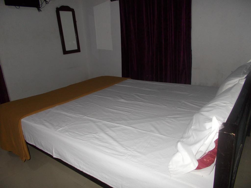 Guruvayur Bunglow Hotell Exteriör bild