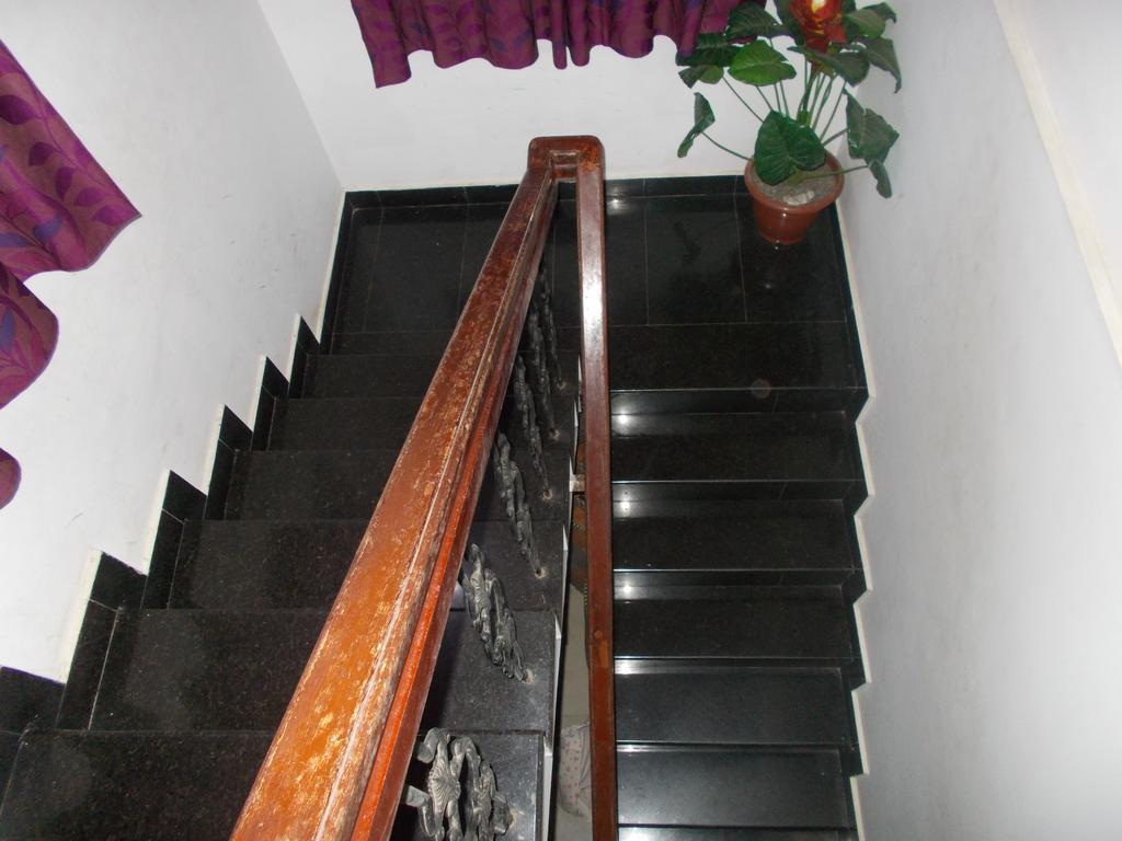 Guruvayur Bunglow Hotell Exteriör bild