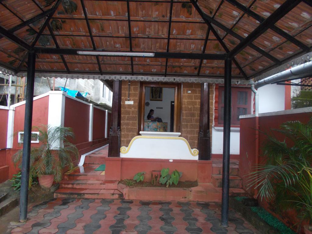 Guruvayur Bunglow Hotell Exteriör bild